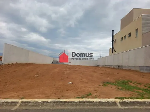 Terreno com 420m², à venda, no bairro Mombaça em Pindamonhangaba
