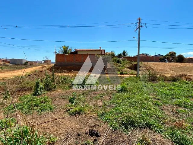 Terreno com 140m², à venda, no bairro São Francisco em Araçuaí