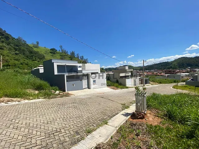 Terreno com 220m², à venda, no bairro Loteamento Vale das Hortênsias em Itajubá