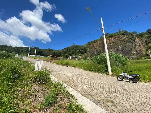 Terreno com 220m², à venda, no bairro Loteamento Vale das Hortênsias em Itajubá