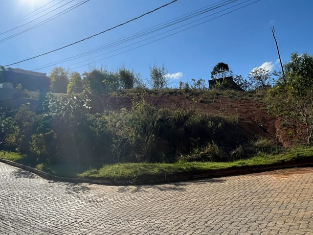 Terreno com 402m², à venda, no bairro Salvaterra em Juiz de Fora