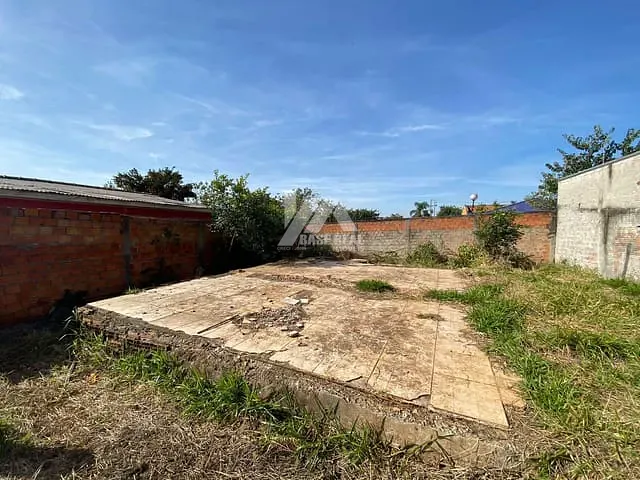 Terreno com 275m², à venda, no bairro Cará-cará em Ponta Grossa