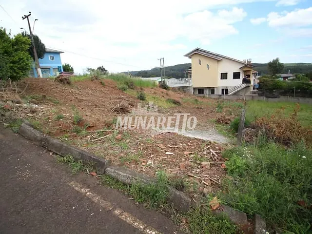 Terreno com 405m², à venda, no bairro Parizotto em Capinzal