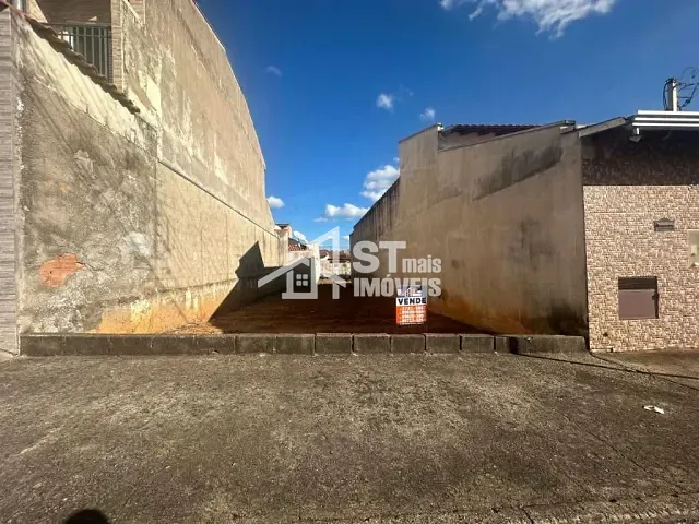 Terreno com 150m², à venda, no bairro Jardim Ipe em Andradas
