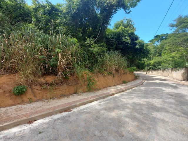 Terreno com 1300m², à venda, no bairro Granja dos Cavaleiros em Macaé