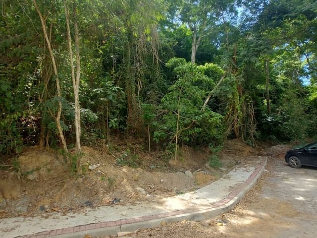 Terreno com 1300m², à venda, no bairro Granja dos Cavaleiros em Macaé