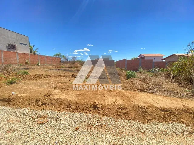 Terreno com 360m², à venda, no bairro São Francisco II em Araçuaí