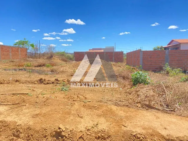 Terreno com 360m², à venda, no bairro São Francisco II em Araçuaí