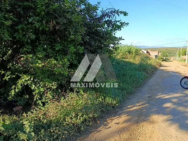 Terreno com 360m², à venda, no bairro São Francisco II em Araçuaí