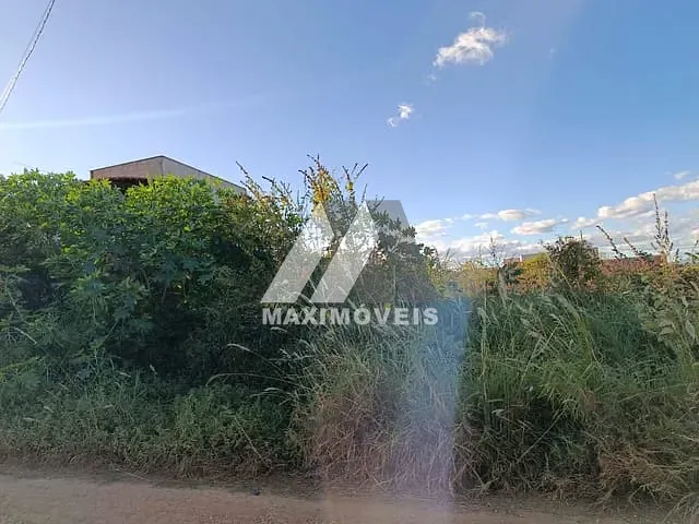 Terreno com 360m², à venda, no bairro São Francisco II em Araçuaí
