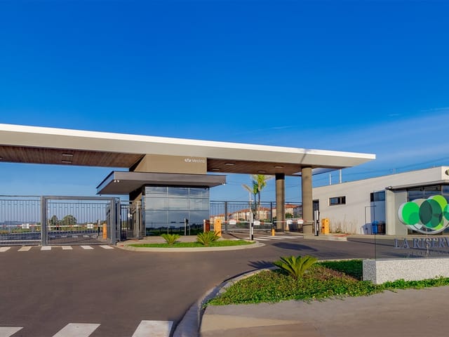 Terreno com 252m², à venda, no bairro Uvaranas em Ponta Grossa