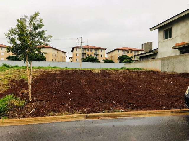 Terreno com 252m², à venda, no bairro Uvaranas em Ponta Grossa