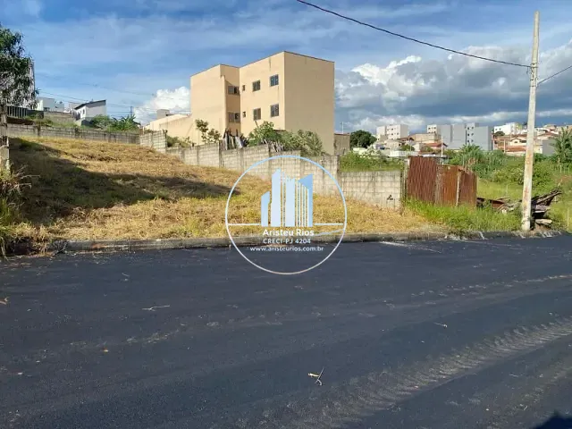Terreno com 300m², à venda, no bairro Cidade Vergani em Pouso Alegre