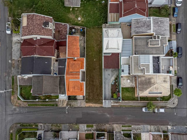 Terreno à venda, no bairro Campo Comprido em Curitiba