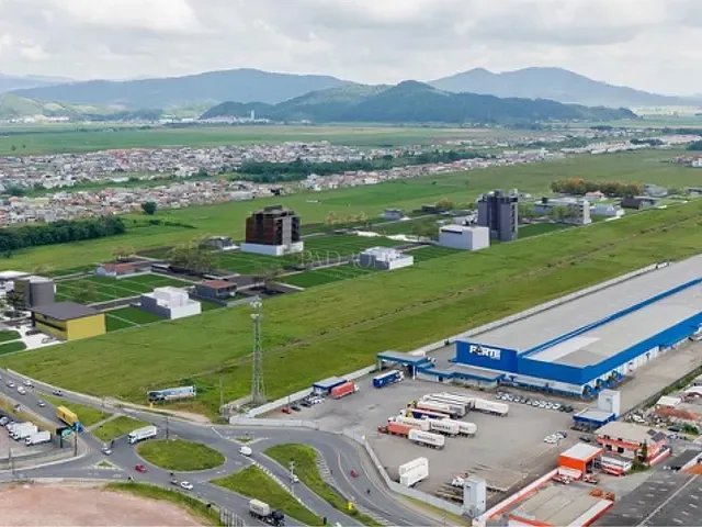 Terreno com 250m², à venda, no bairro Espinheiros em Itajaí