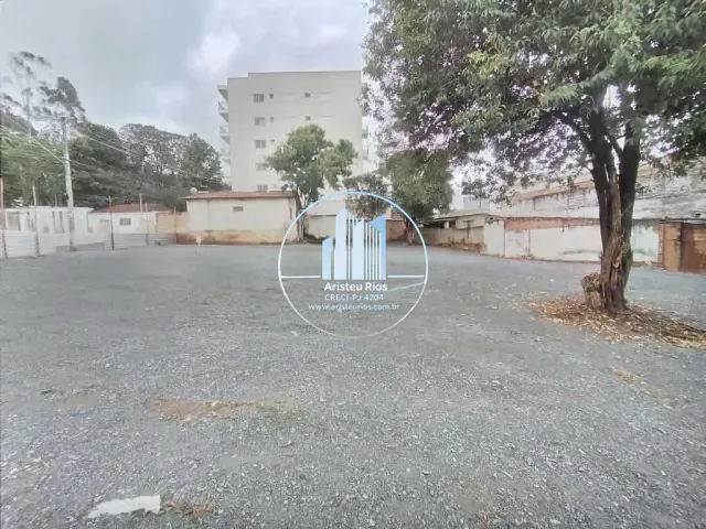 Terreno com 1400m², para alugar, no bairro Centro em Pouso Alegre