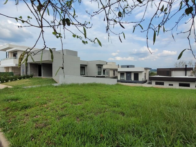 Terreno com 341m², à venda, no bairro Jardim Carvalho em Ponta Grossa