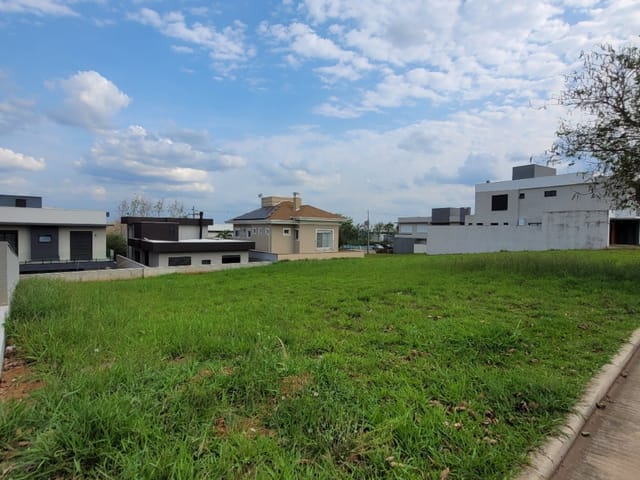Terreno com 341m², à venda, no bairro Jardim Carvalho em Ponta Grossa