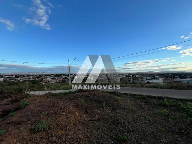 Terreno com 180m², à venda, no bairro São Geraldo em Araçuaí