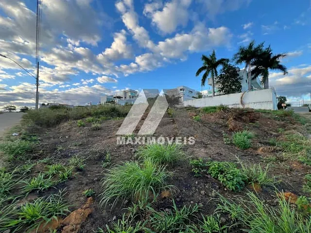 Terreno com 180m², à venda, no bairro São Geraldo em Araçuaí