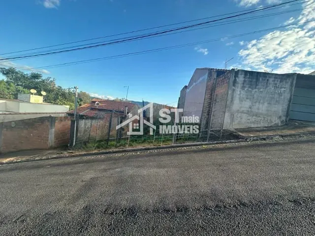 Terreno com 160m², à venda, no bairro Jardim Santa Lúcia em Andradas