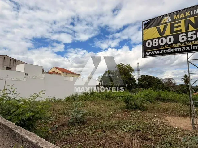 Terreno com 1089m², à venda, no bairro Centro em Araçuaí