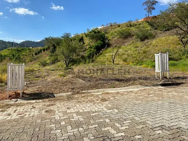 Terreno com 333m², à venda, no bairro Loteamento Vale das Hortênsias em Itajubá