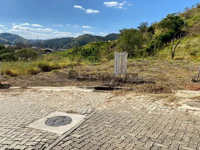 Terreno com 333m², à venda, no bairro Loteamento Vale das Hortênsias em Itajubá