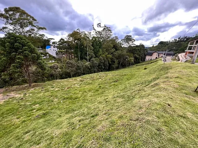 Terreno com 1346m², à venda, no bairro Alto Do Capivari em Campos Do Jordão