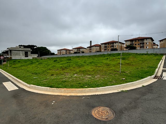 Terreno com 517m², à venda, no bairro Uvaranas em Ponta Grossa