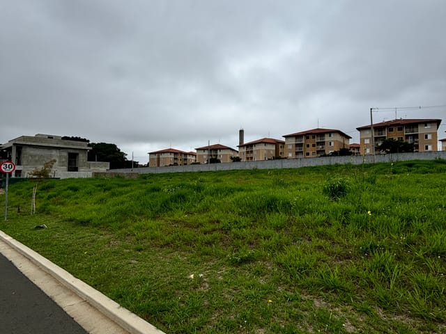 Terreno com 517m², à venda, no bairro Uvaranas em Ponta Grossa