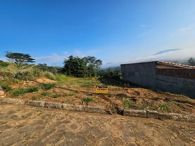 Terreno com 251m², à venda, no bairro Santa Barbara em Piranguinho