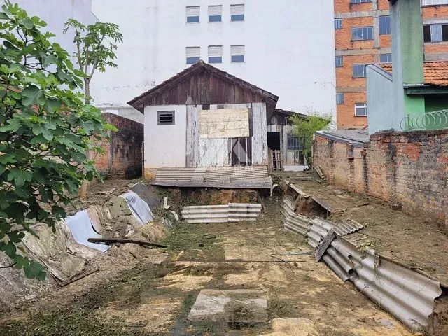 Terreno com 385m², à venda, no bairro Centro em Ponta Grossa