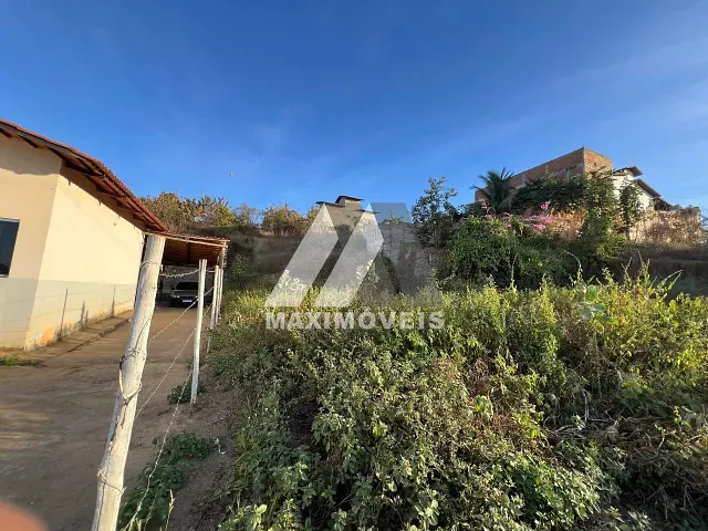 Terreno com 360m², à venda, no bairro São Francisco em Araçuaí