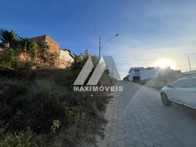 Terreno com 360m², à venda, no bairro São Francisco em Araçuaí