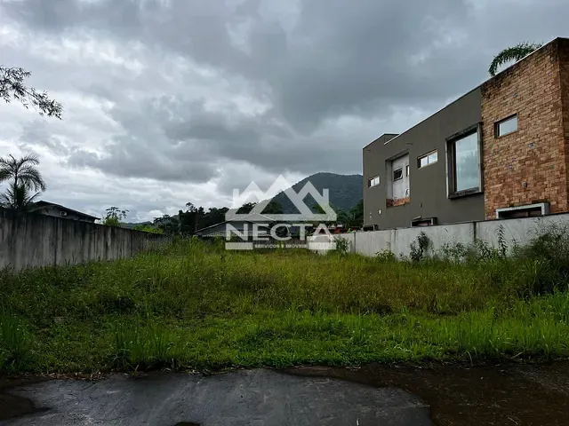 Terreno com 809m², à venda, no bairro Massaguaçu em Caraguatatuba