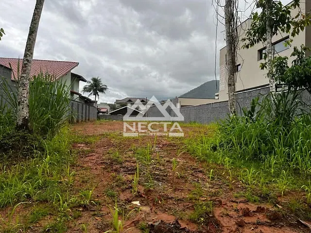Terreno com 809m², à venda, no bairro Massaguaçu em Caraguatatuba