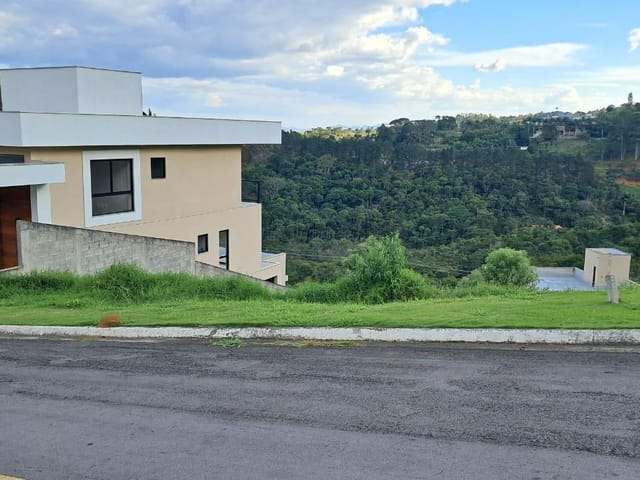 Terreno com 693m², à venda, no bairro Aeroporto em Juiz de Fora