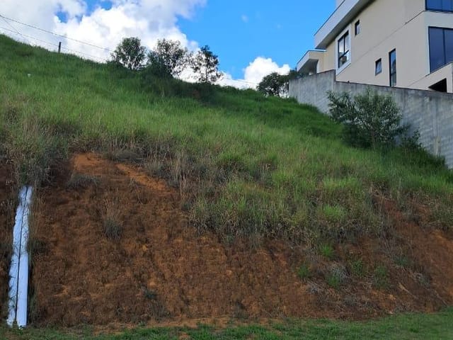 Terreno com 693m², à venda, no bairro Aeroporto em Juiz de Fora
