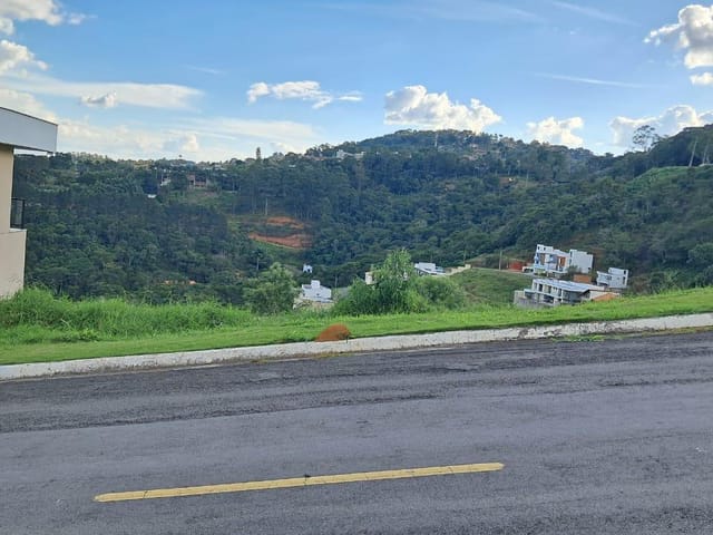 Terreno com 693m², à venda, no bairro Aeroporto em Juiz de Fora