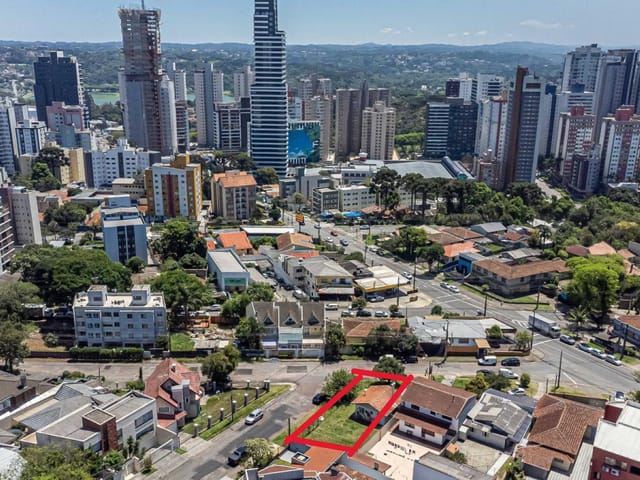 Terreno à venda, no bairro Campina do Siqueira em Curitiba