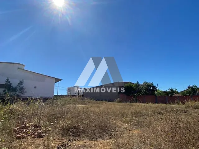 Terreno com 330m², à venda, no bairro Bela Vista em Araçuaí