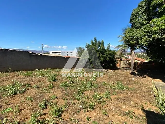 Terreno com 330m², à venda, no bairro Bela Vista em Araçuaí