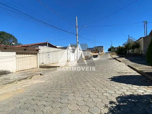 Terreno com 330m², à venda, no bairro Bela Vista em Araçuaí