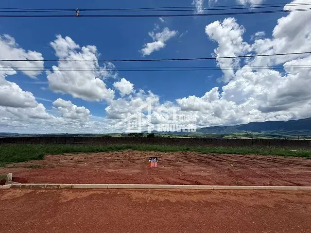 Terreno com 300m², à venda, no bairro Condominio Village em Andradas