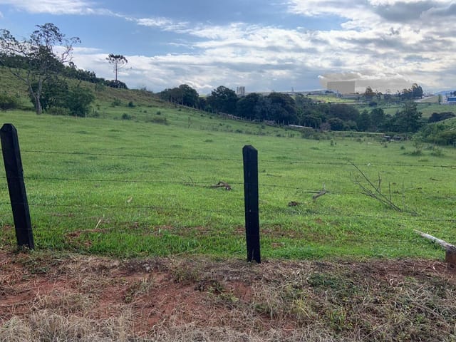 Terreno com 925m², à venda, no bairro Pires em Extrema