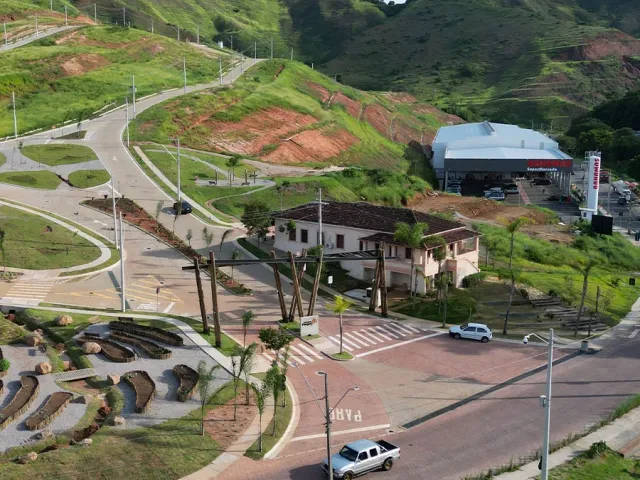 Terreno com 340m², à venda, no bairro Vitorino Braga em Juiz de Fora