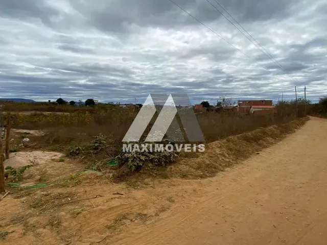 Terreno com 250m², à venda, no bairro Arraial em Araçuaí
