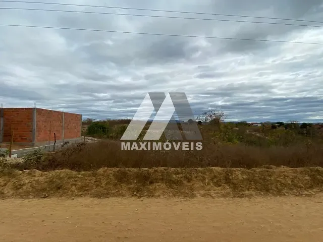 Terreno com 250m², à venda, no bairro Arraial em Araçuaí