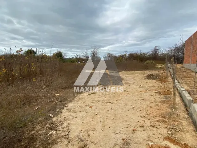 Terreno com 250m², à venda, no bairro Arraial em Araçuaí